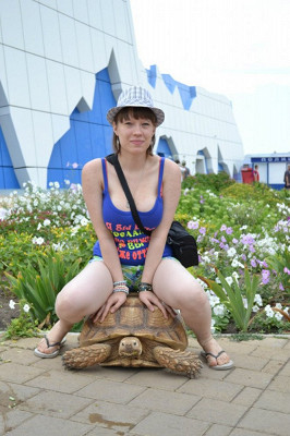 Я на черепахе у океанариума