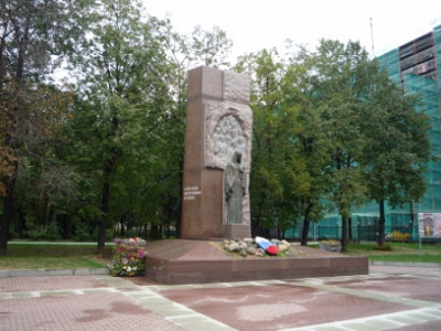 Анненгофский сквер. Памятник воинам внутренних войск.