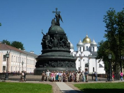 Памятник с видом на Святую Софию.