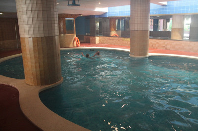 закрытый бассейн