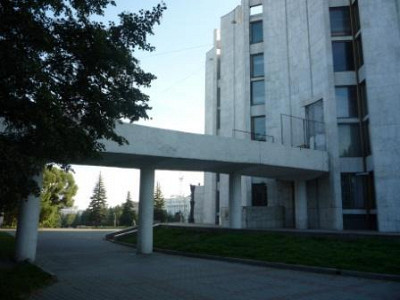 пандус для подвоза грузов в театр.