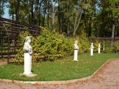 Парк перед театром