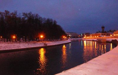 Вечерний вид центральной набережной