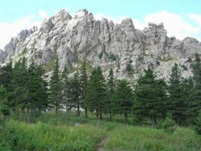 Откликной гребень с альпийских лугов.