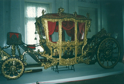карета