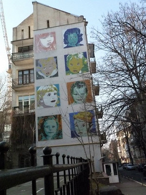 Просто дом в переулке