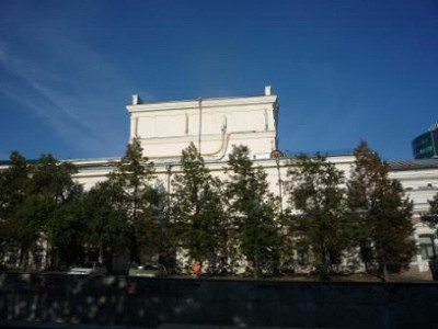 Вид от въезда в подземные Никитинские ряды (торговый центр).