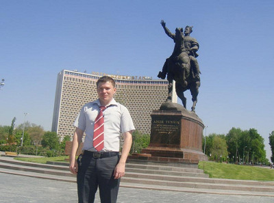 гостиница Узбекистан и памятник Тамерлана