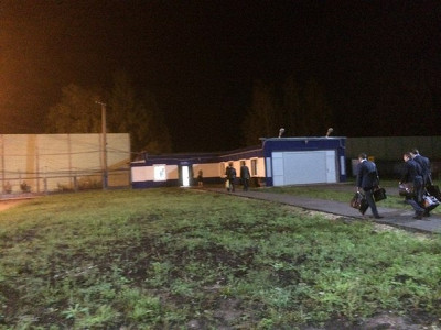 Сарай в поле. Он же здание аэропорта. Он же зал прилета.