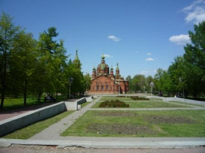 Центральная аллея сквера