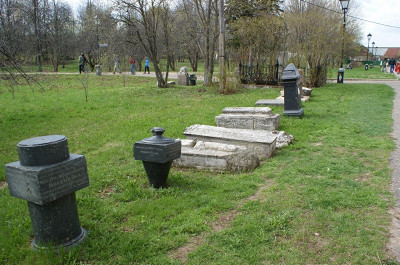 Могилы в Успенско-Горицком монастырп