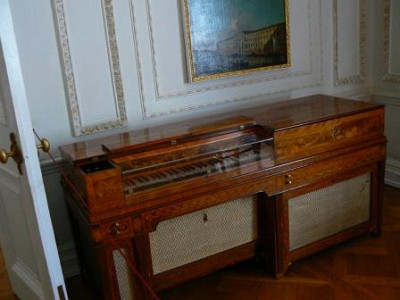 Клавир в бильярдной