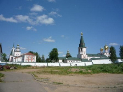 Вид на монастырь с южной стороны.