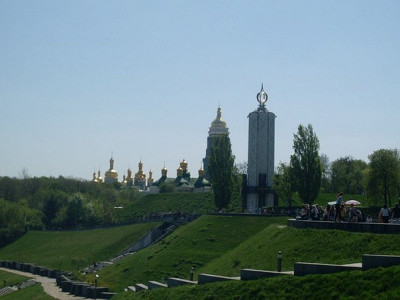 вид на Лавру из Парка Славы