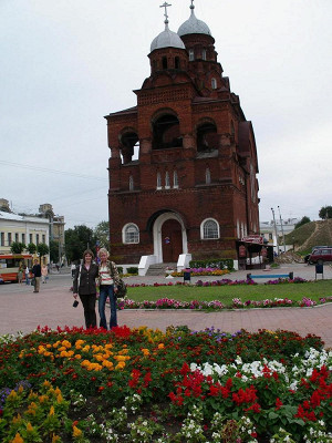 С видом на Троицкую церковь