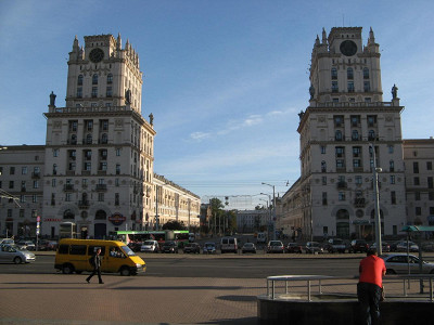 Парадные "ворота" города напротив вокзала