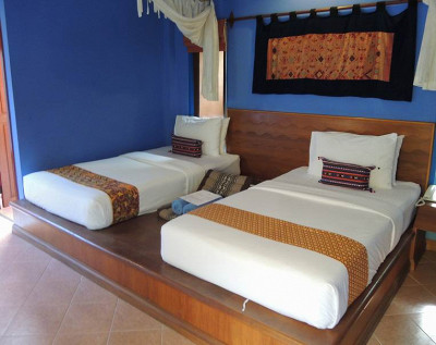 twin bed room