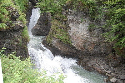 У подножия водопада