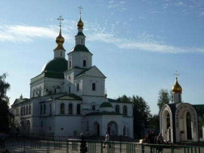 Храм Святых Отцов и источник.