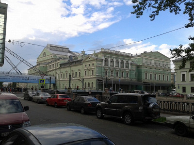 Старое здание Мариинки и переход в Мариинку-2