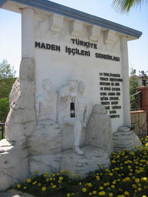 Памятник кому-то
