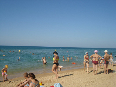 Пляж в разгар сезона