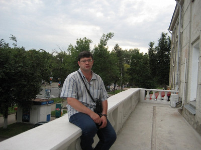 Балкон, с которого нас выгнали. Вид на улицу.