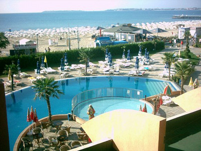 Море, пляж, бассейн
