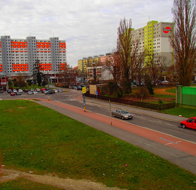 Так выглядит современная часть города, где проживают жители.