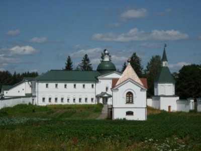 Усыпальница рода Панаевых с церковью Иоанна Боровичского.