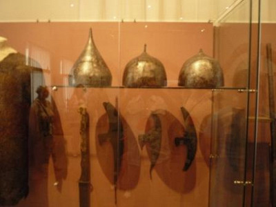 Оружие.