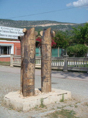 колонны возле Храма Святого Николая