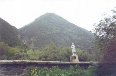 Гора Курмутау. Памятник Соттарову.