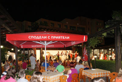 Отель "Тракия Плаза". Концерт фольклорного коллектива в ресторане отеля
