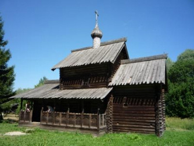 Маленькая часовенка из деревни Кашира.