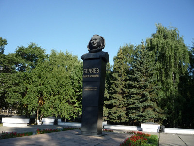 Монумент космонавту Беляеву.