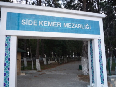 Вход на местное кладбище