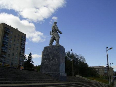 Памятник Металлургу