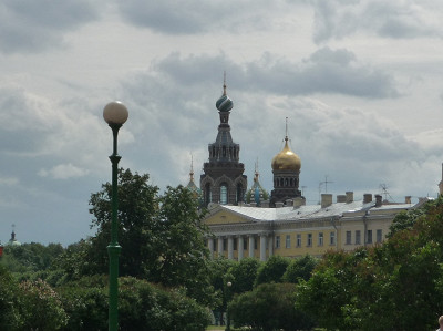Вид на Спас на крови со стороны Марсова поля