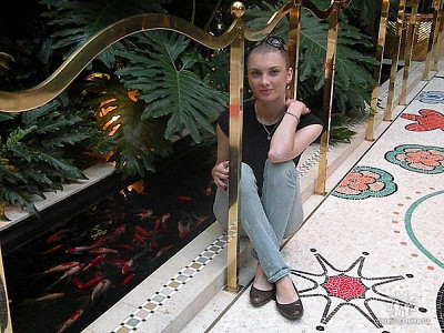 рыьбки в пруду в холле