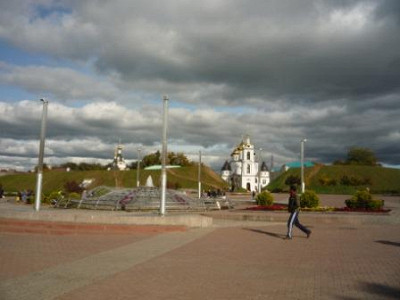 На центральной площади города под названием Советская