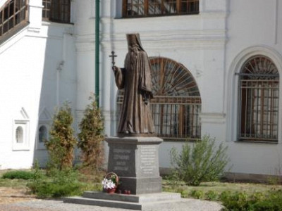 Памятник Серафиму (Звездинскому).