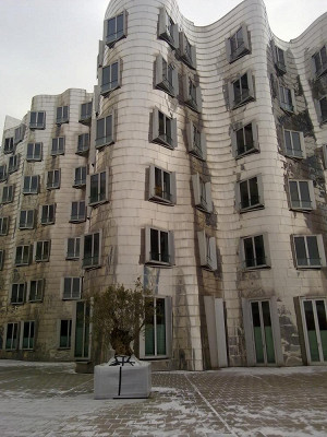 Тоже необычные дома в медиа гавани