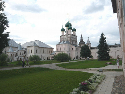 Кремль с ракурса от музея финифти