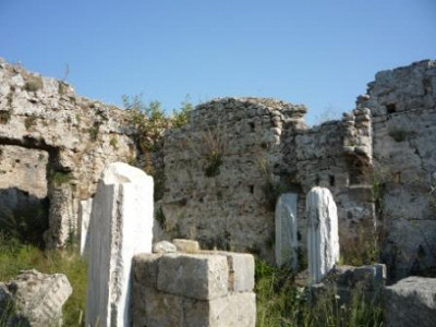 Дворец епископа с базиликой