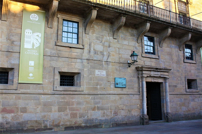Вход в музей собора Сантьяго-де-Компостела