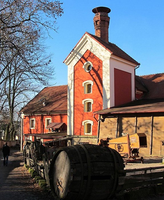 Замковая пивоварня и средневековая таверна Детенице