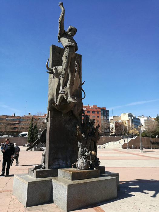Памятник тореадору в Мадриде