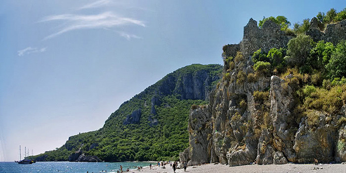 Вид на пляж Олимпоса со стороны Чиралы