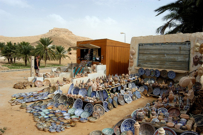 Яркая керамика Туниса